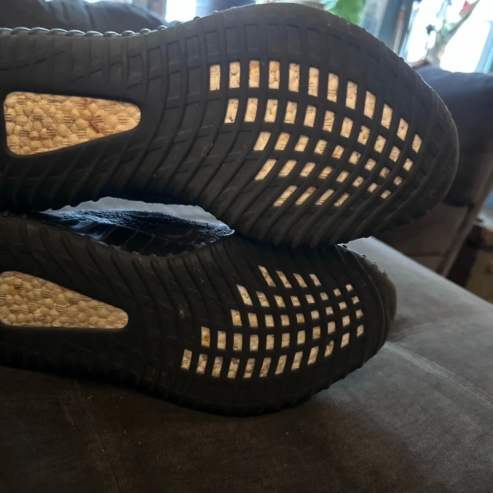 Yeezy boost Dark Salt - Picture 2 of 2